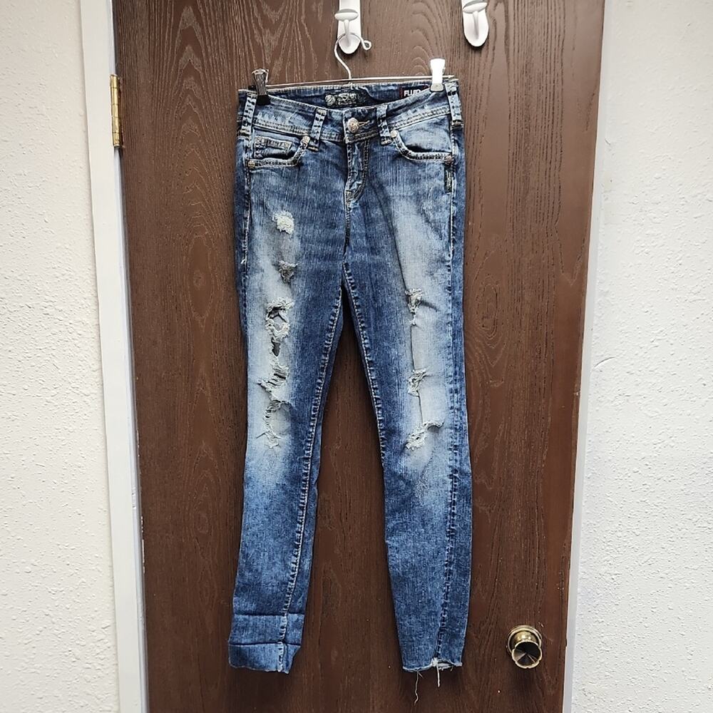 🚨2/$25 or 5/$50🚨Silver Jeans Women's Distressed Skinny Jeans - Blue